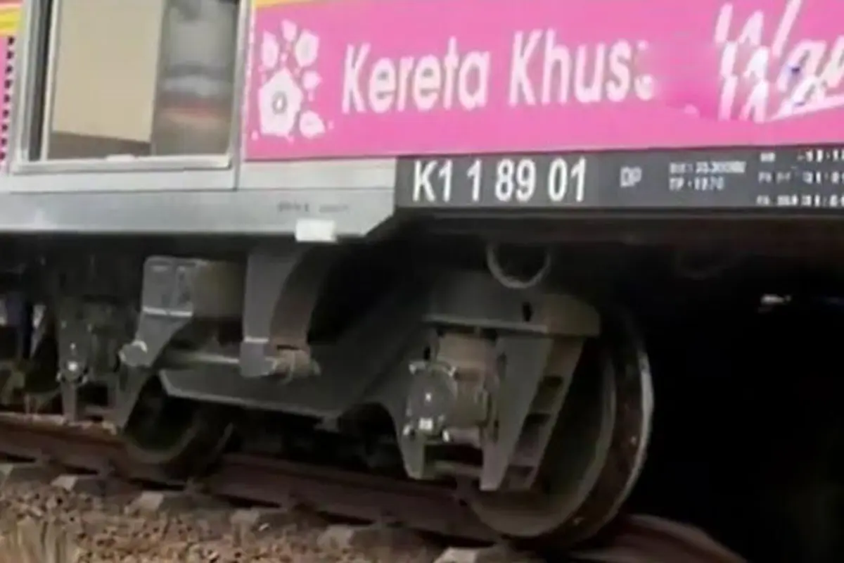 KRL Anjlok