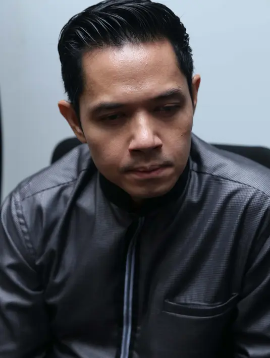 "Satu hal yang saya inget, ada suatu adegan dia berakting marah sama saya ceritanya. Adegannya dia agak teriak sama saya, dan di situ dia seperti mau pingsan. Semua kru pada panik di situ," ujar Dude. (Andy Masela/Bintang.com)