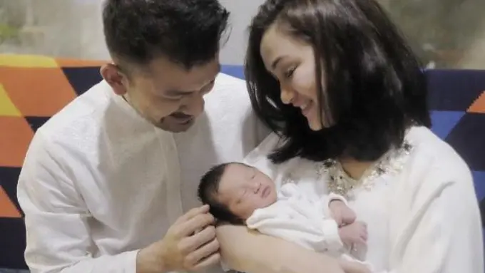 Rio Dewanto dan Atiqah Hasiholan