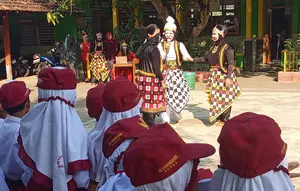 Mengintip Cara Unik SD di Kudus Sambut Siswa Baru