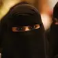 Ilustrasi - Wania bercadar, niqab, poligami, cemburu. (Foto: Istimewa via SS YT DMV)