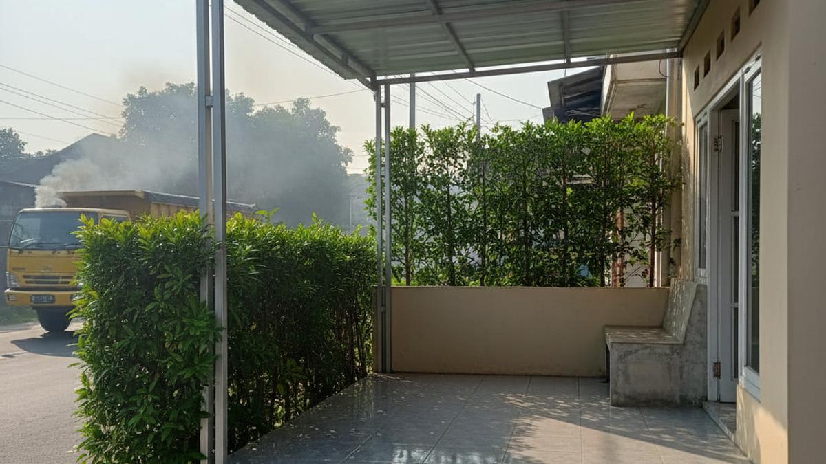 7 Model Teras Rumah Kecil Dekat Jalan Raya untuk Meredam Debu, Hunian Lebih Sehat