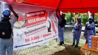 Para kader bela negara Kota Bengkulu menggelar aksi sosial warung pojok halal untuk kaum dhuafa di kawasan Simpang Lima (Liputan6.com/Yuliardi Hardjo)