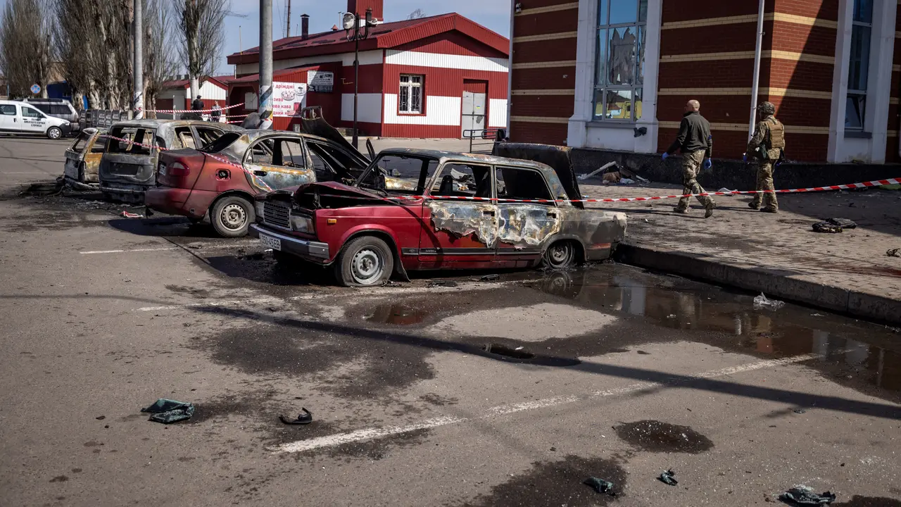Suasana Stasiun Kereta Kramatorsk, Ukraina Timur Usai Serangan Roket Rusia