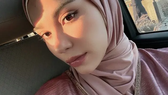 Potret Cantik Alyssa Daguise di Jeddah dengan Balutan Hijab (credit: instagram/alyssadaguise)