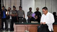 Ekspresi Anas Urbaningrum usai pembacaan vonis di Pengadilan Tipikor Jakarta, (24/9/14). (Liputan6.com/Miftahul Hayat)