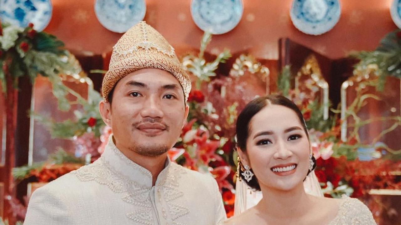 6 Momen Manis Nikahan Niken Anjani, Cantik Pakai Busana Adat Palembang