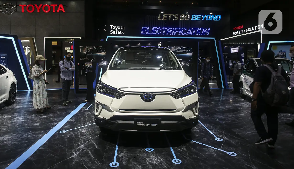 Mobil dipamerkan pada pameran otomotif Indonesia International Motor Show (IIMS) Hybrid 2022 di JIEXPO, Kemayoran Jakarta Pusat, Kamis (31/3/2022). Pameran yang resmi dibuka hari ini digelar selama dua pekan ke depan. (Liputan6.com/Johan Tallo)