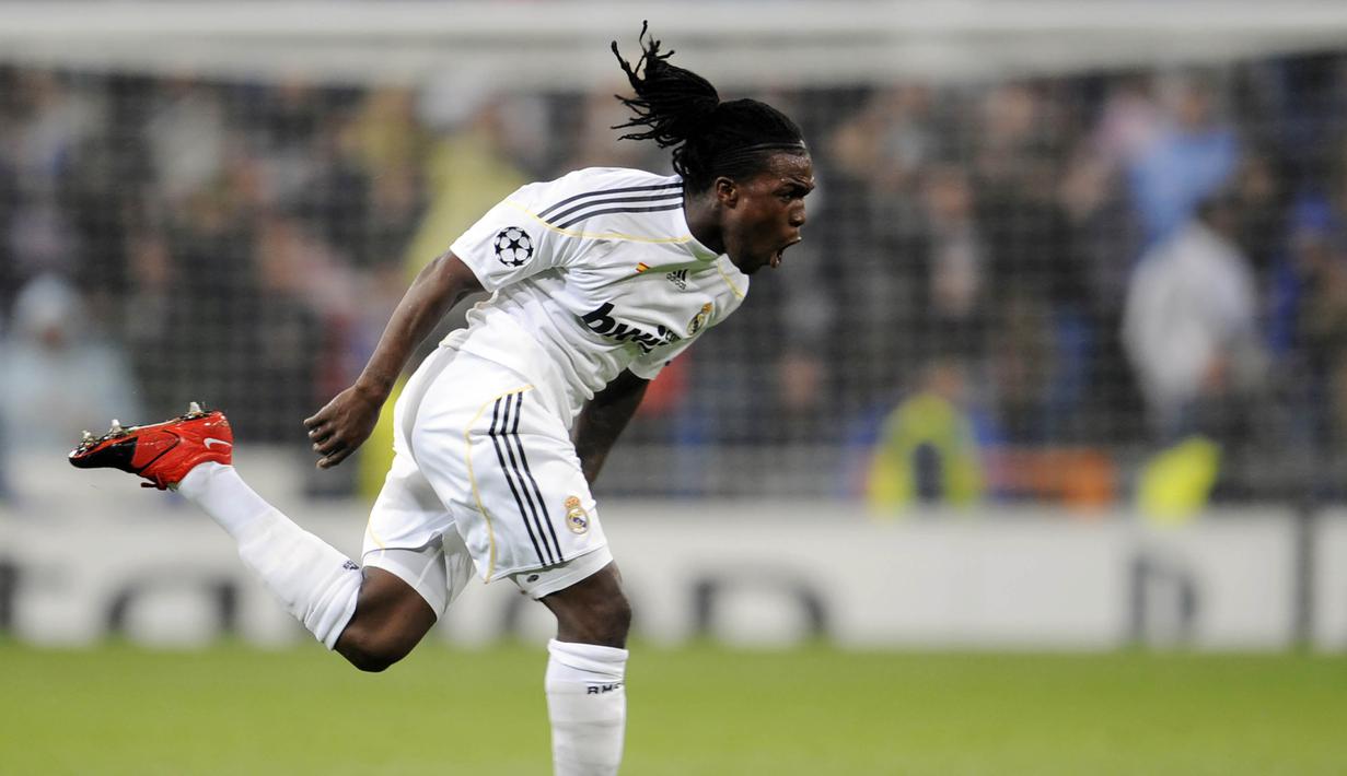 8. Royston Drenthe - Menjadi pemain terbaik U-20 timnas Belanda, Mantan bek kiri Real Madrid mengalami karir yang menurun drastis hingga pada usia 29 tahun ia memutuskan tidak berkarir lagi di sepakbola dan menjadi penyanyi Rap. (AFP/Pierre Marcou)