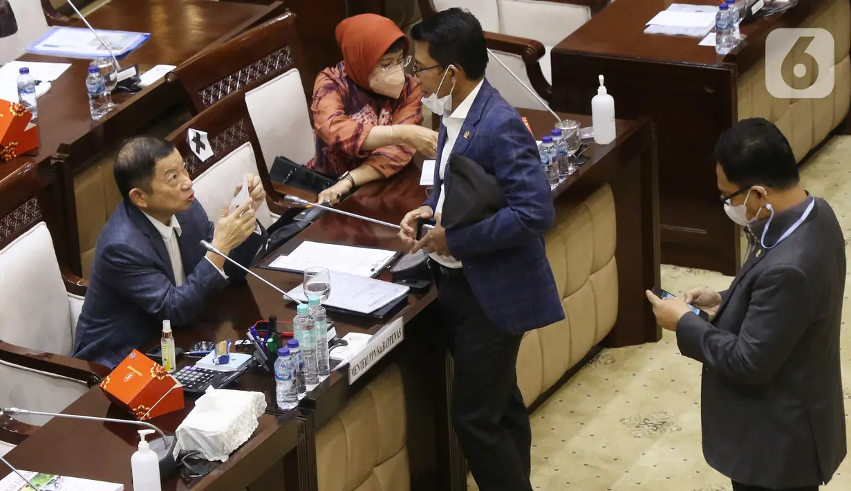 Menteri Perencanaan Pembangunan Nasional/Badan Perencanaan Pembangunan Nasional Suharso Monoarfa saat rapat kerja dengan Komisi XI DPR RI di Kompleks Parlemen, Jakarta, Kamis (3/2/2022). Rapat membahas evaluasi dan capaian kinerja tahun 2021 dan rencana kerja tahun 2022. (Liputan6.com/Angga Yuniar)