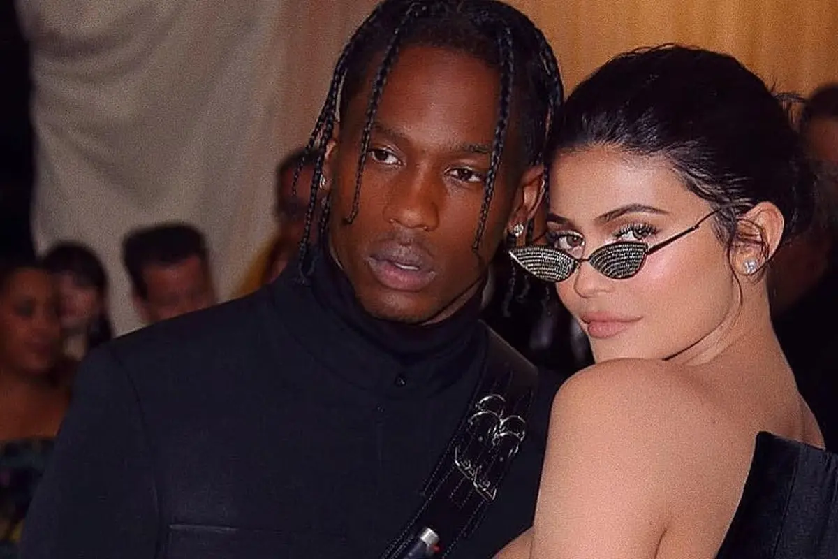 [Bintang] Kylie Jenner - Travis Scott
