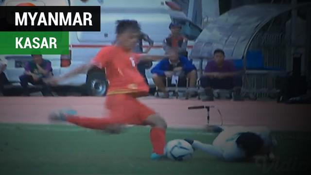 Berita video momen bek Myanmar, Pyae Phyo Maung, menendang bola dengan keras ke punggung pemain Timnas Indonesia U-19, Witan Sulaeman, pada laga perebutan posisi ketiga Piala AFF U-18 2017, Minggu (17/9).