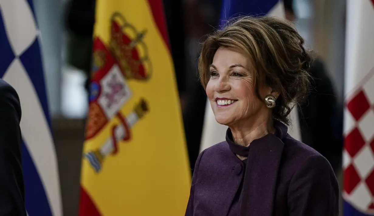 Brigitte Bierlein adalah perempuan pertama yang memegang kedua jabatan tersebut. (Kenzo TRIBOUILLARD / AFP)