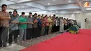 Jenazah Munim Idris saat disalatkan Masjid Arief Rahman Hakim FKUI Salemba (Liputan6.com/ Herman Zakharia)