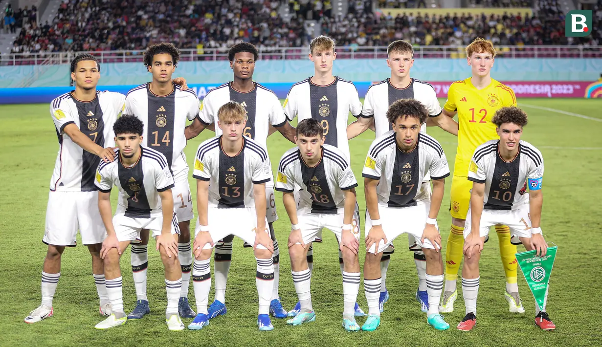 <p>Starting XI Timnas Jerman U-17 berfoto sebelum dimulainya laga final Piala Dunia U-17 2023 menghadapi Timnas Prancis U-17 di Stadion Manahan, Solo, Sabtu (2/12/2023). (Bola.com/Bagaskara Lazuardi)</p>