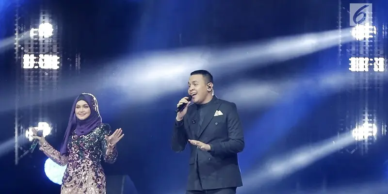 Tulus Kejutkan Penonton Konser Siti Nurhaliza