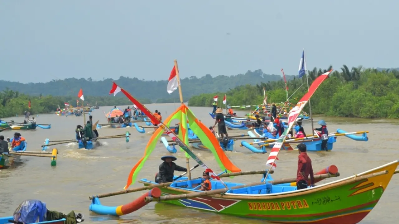 Sedekah laut Desa Ujung Gagak, Kampung Laut, Cilacap. (Foto: Liputan6.com/Muhamad Ridlo)