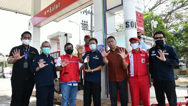 Kepala BPH Migas M. Fanshurullah Asa beserta Tim melakukan kunjungan ke beberapa titik SPBU di wilayah MOR IV dan V Pertamina. (Dok BPH Migas)