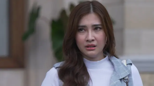 Di Antara Dua Cinta