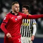 Gelandang Atalanta, Teun Koopmeiners merayakan golnya ke gawang Juventus dalam laga di Allianz Stadium, Senin (11/3/2024). (MARCO BERTORELLO / AFP)