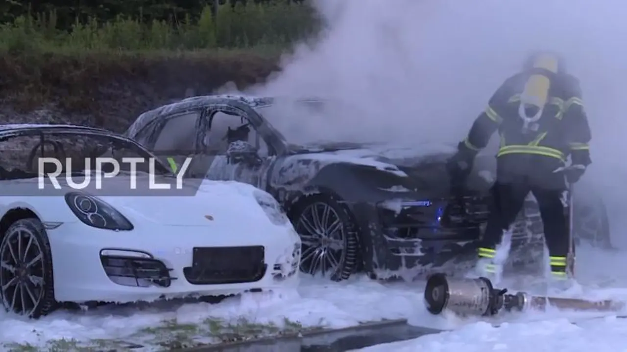 Porsche Terbakar