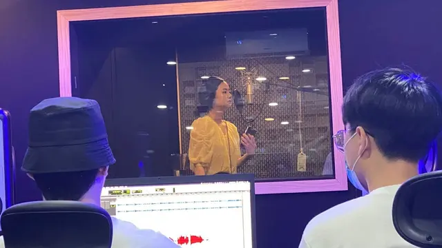 A Hyung rekaman lagu Tak Percaya Lagi Cinta dan Berlarilah ciptaan warga Indonesia