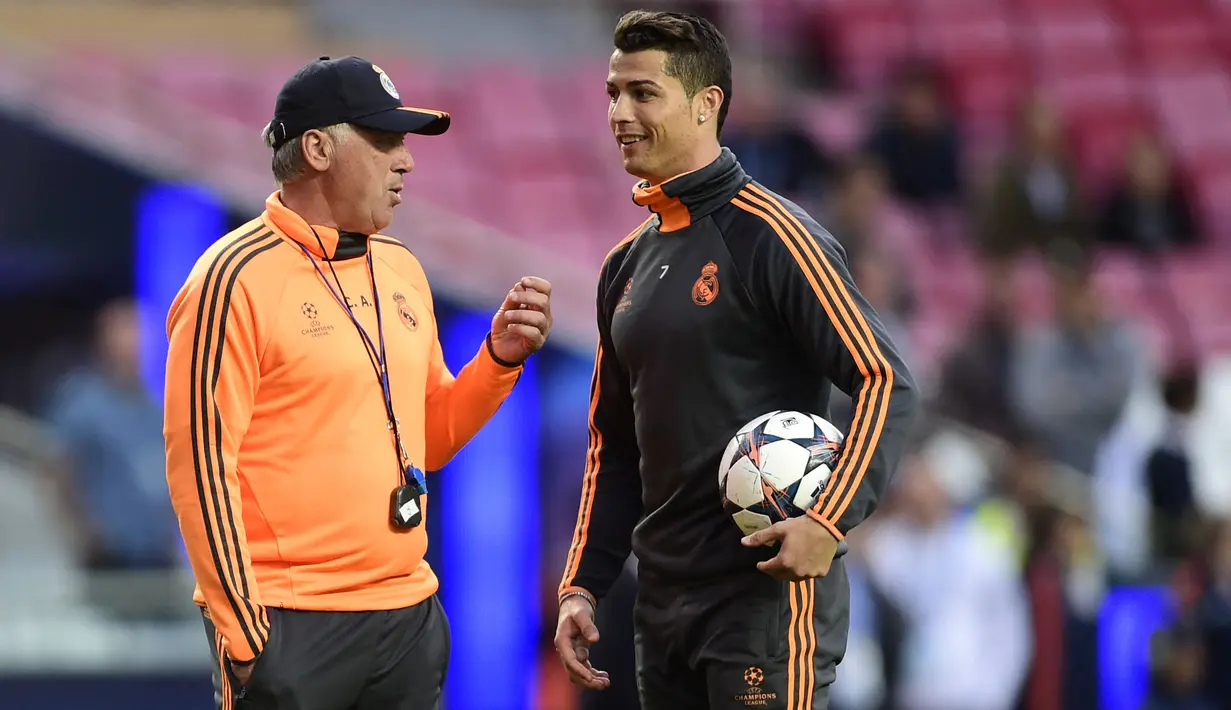 Carlo Ancelotti adalah salah satu dari segelintir ahli taktik yang telah memenangkan gelar liga di empat negara berbeda. Di bawah pelatih Italia tersebut, Cristiano Ronaldo mampu berada di puncak kejayaannya dengan mencetak 112 gol hanya dalam 101 laga di semua kompetisi. (AFP/Javier Soriano)