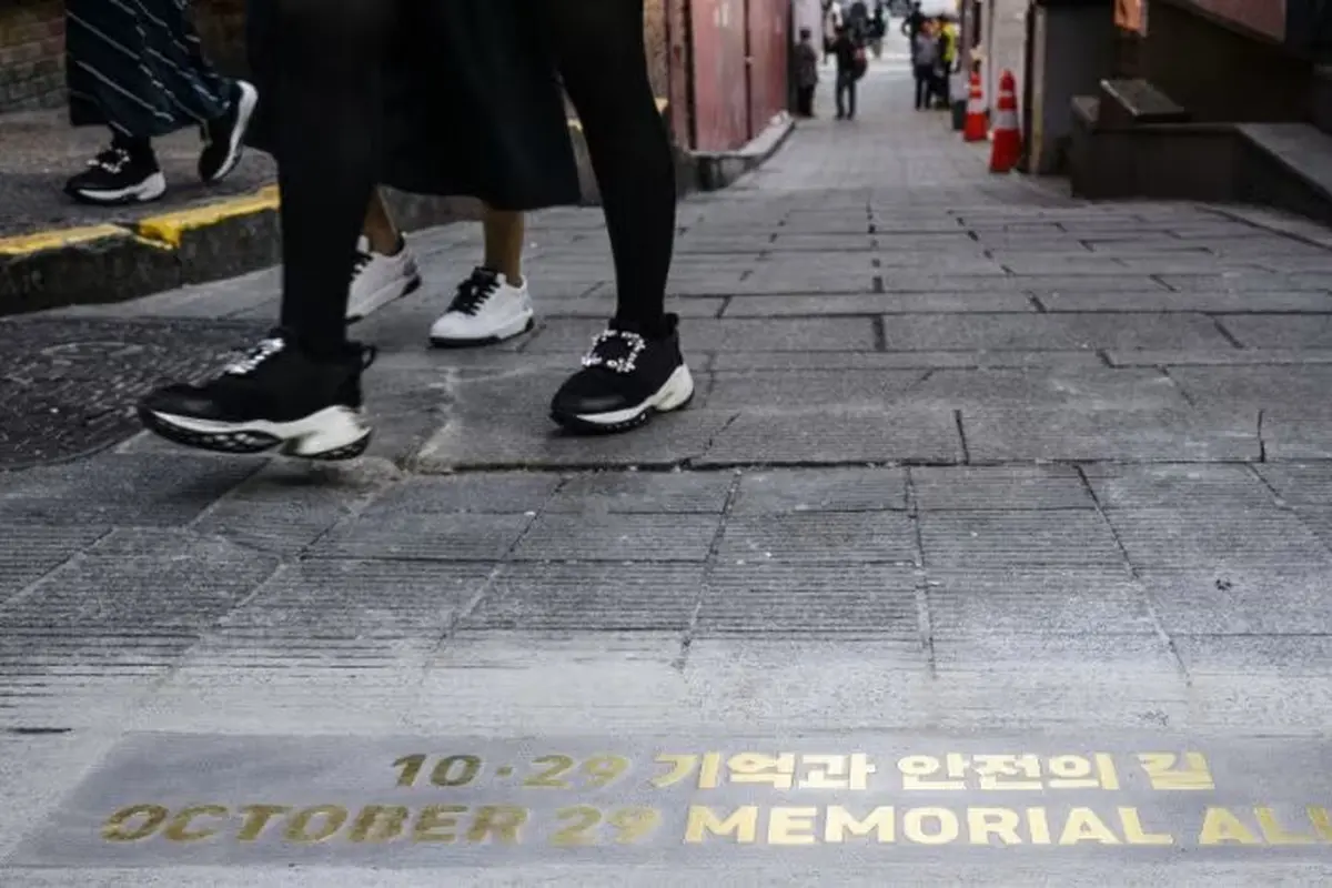 Tugu peringatan korban tragedi Halloween Itaewon, Korea Selatan. (Foto: AFP/Anthony Wallace)