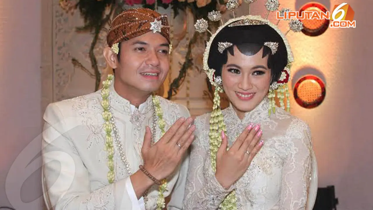 [FOTO] Senyum Bahagia Dude dan Alyssa Soebandono Usai Ijab Kabul
