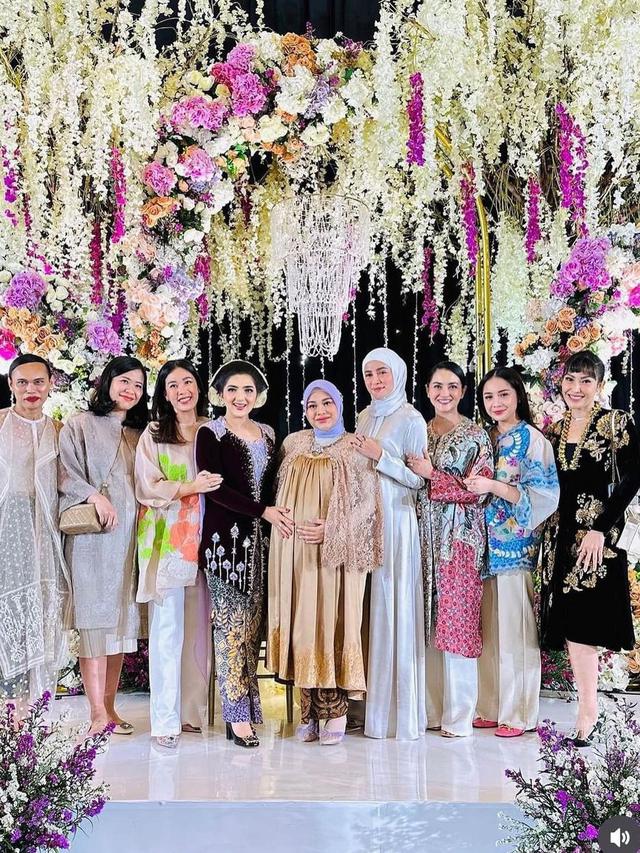 Gaya Ashanty di Acara Mitoni Aurel