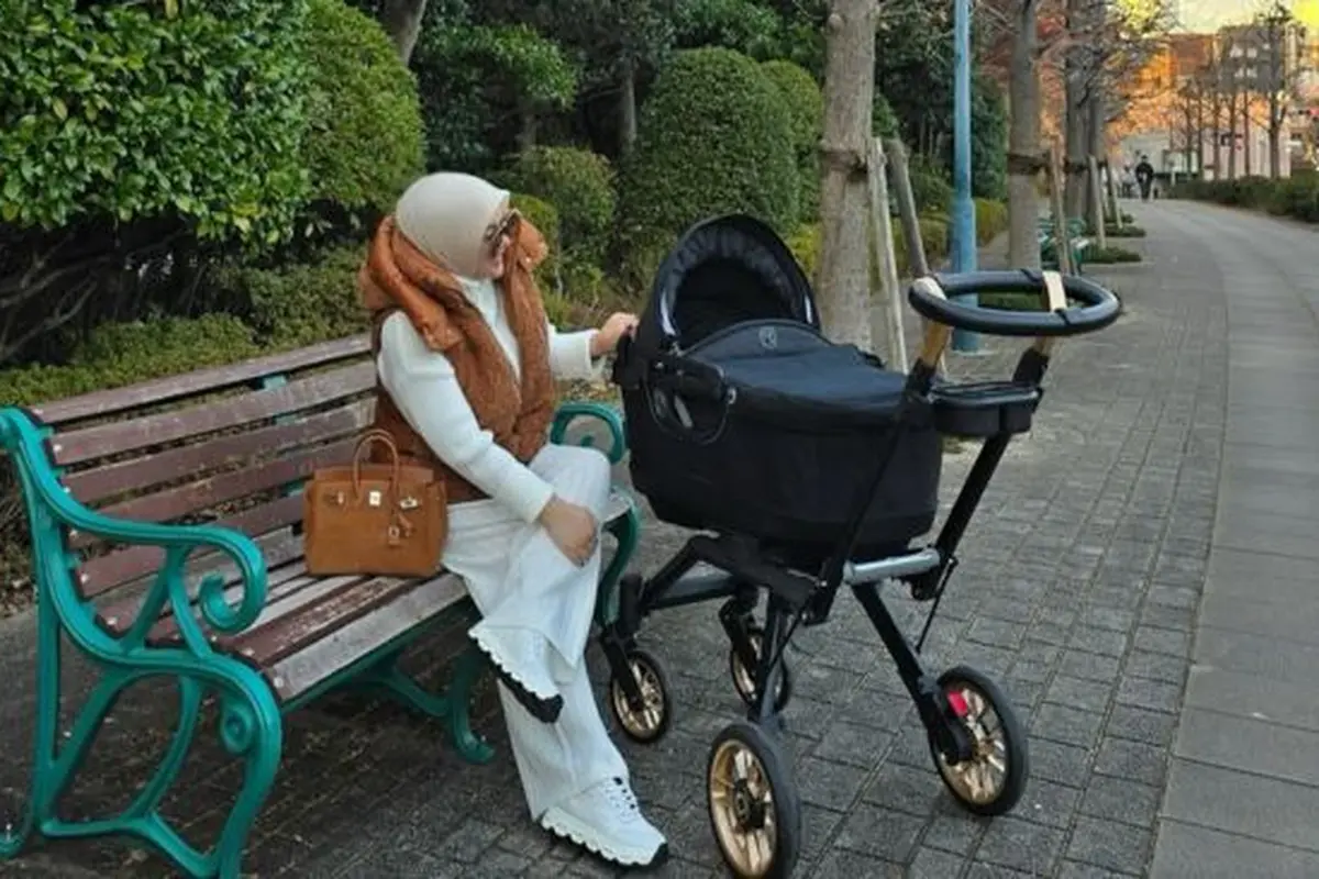 Harga Stroller Bayi Milik Syahrini Jadi Sorotan, Setara Motor (credit: instagram/princessyahrini)