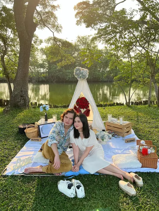 Lewat Instagramnya, Tissa Biani juga mengucapkan Happy Anniversary. (Foto: Instagram/ tissabiani)