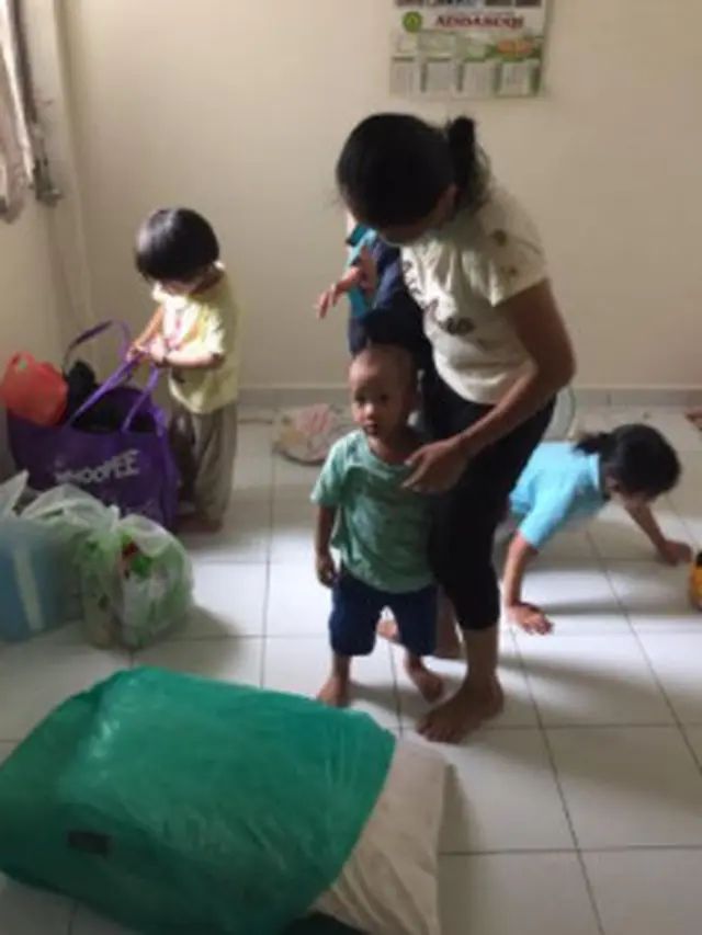 Diusir dari Kontrakan, Kisah Keluarga Tinggal di Toilet Umum Rest Area Ini Bikin Haru