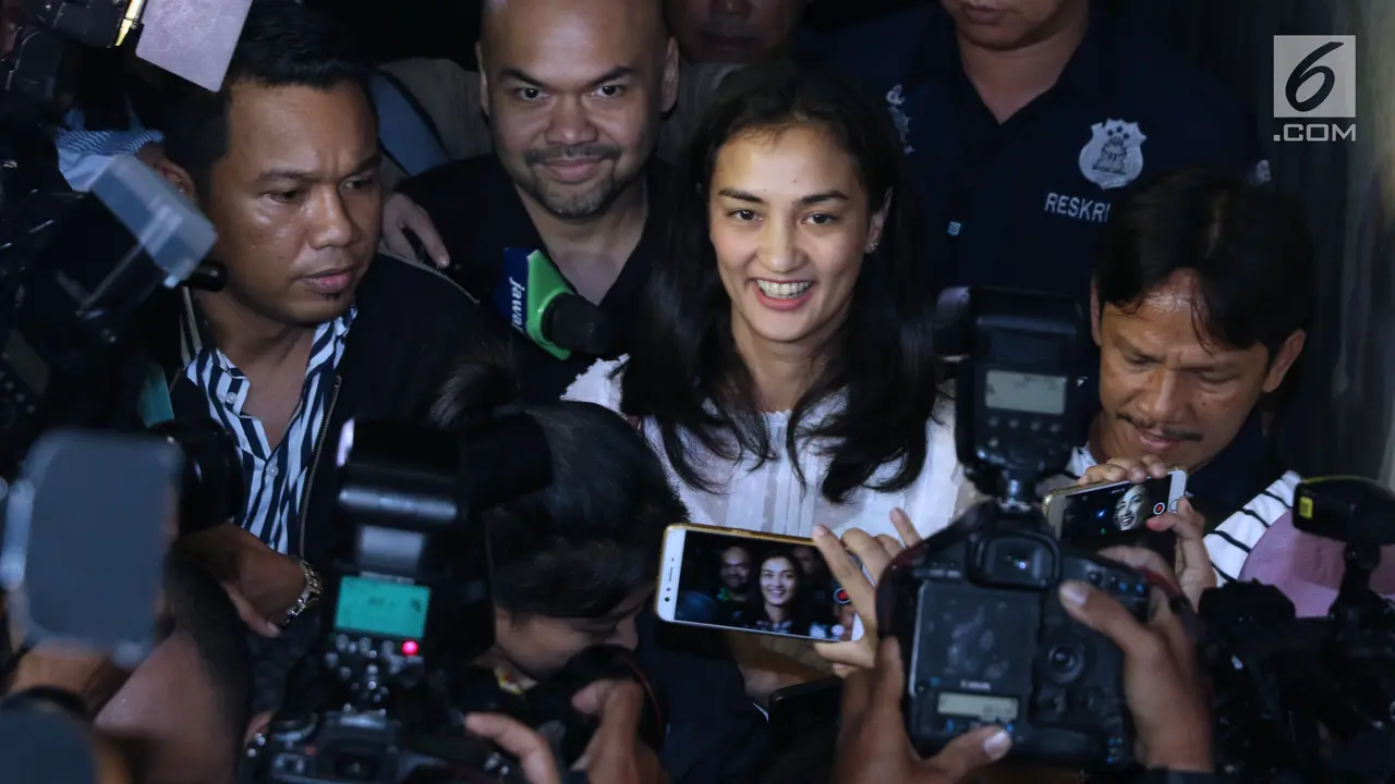 Atiqah Hasiholan Diperiksa Sebagai Saksi Terkait Hoax Ratna Sarumpaet