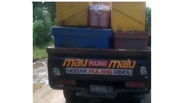 6 Pesan Nyeleneh di Mobil Pick-up Ini Bikin Geleng Kepala