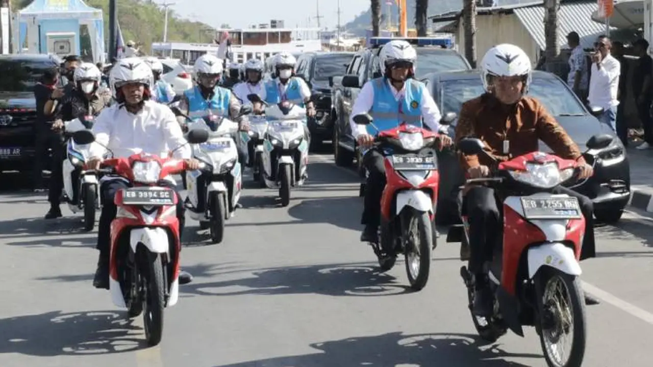 PLN gandeng Kementerian ESDM untuk lakukan tur motor listrik keliling Labuan Bajo, NTT