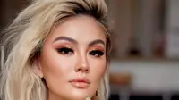 Simak inspirasi makeup untuk imlek dari artis keturunan Tionghoa berikut ini. @agnezmo.