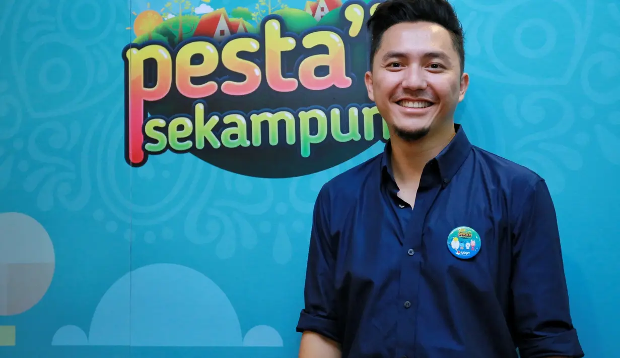Anak sulung Ananda Omesh dan Dian Ayu sudah mulai belajar berpuasa. Lantaran sang ibu masih masa nifas, jadi  Omesh ingin fokus mengajari putrinya, Btari Embun Anandayu berpuasa. (Adrian Putra/Bintang.com)