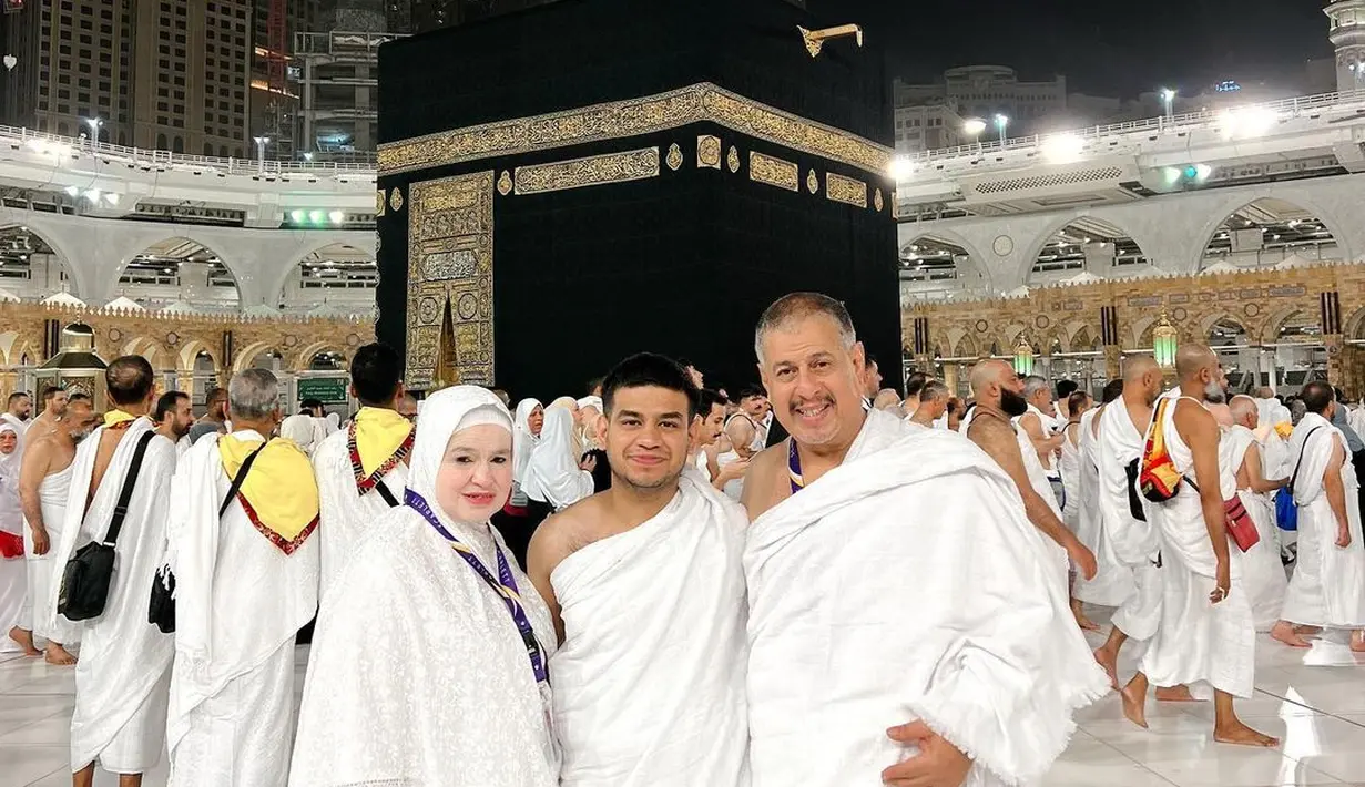 Kondisi keuangan keluarga Fadil terpuruk saat pandemi. Covid-19 pun membuat usaha milik Pak Muh, ayah Fadil terbengkalai. Sebagai anak, Fadil berjuang keras untuk melunasi utang keluarganya. [Instagram/fadiljaidi]