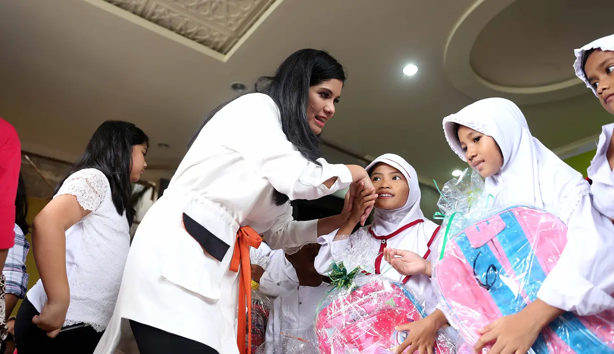 Dengan usia di 35 tahun ini, Annisa pun menyadari bahwa dirinya harus melakukan kegiatan yang lebih positif dan berguna untuk orang banyak. (Nurwahyunan/Bintang.com)