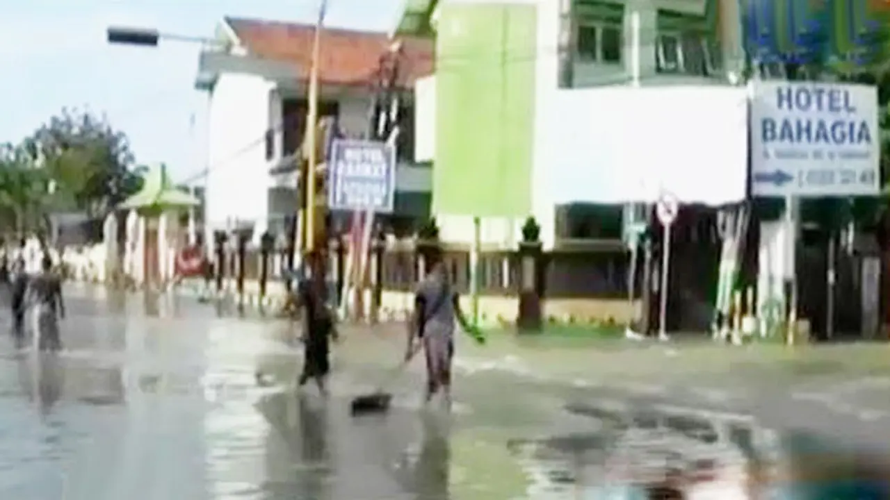 Segmen 2: Banjir di Sampang hingga Ridwan Kamil Batal Maju DKI 1