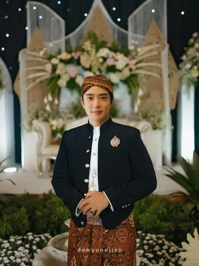 6 Editan Foto Member NCT Pakai Baju Adat, Sudah Seperti Warga Lokal