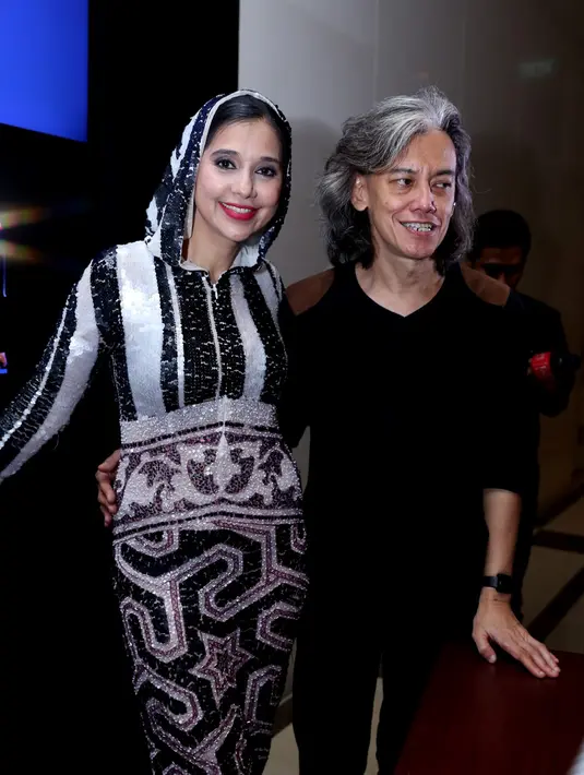 Kakak kandung Rahma dan Sarah Azhari ini menggelar konser mini bertepatan dengan peringatan Hari Pahlawan. (Andy Masela/Bintang.com)