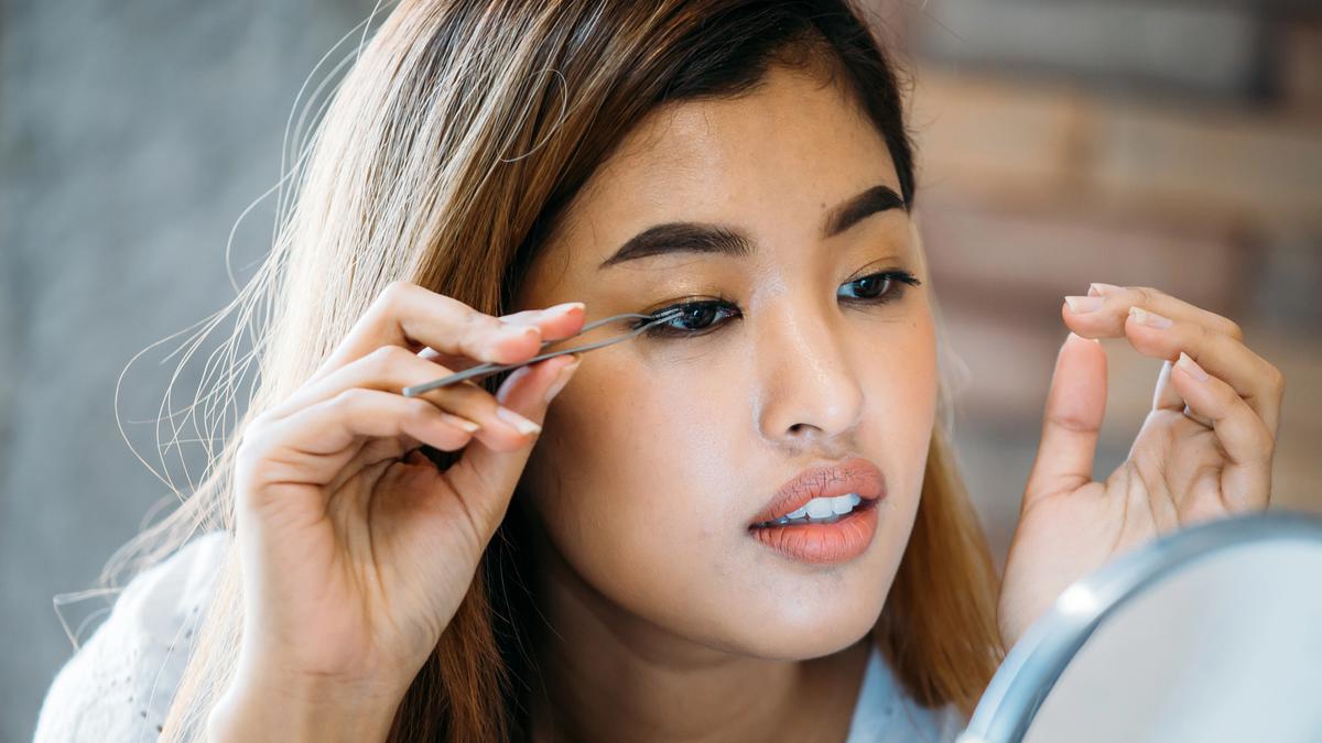 Anti Pucat, Intip 5 Tips Makeup untuk Kulit Sawo Matang yang Bikin Hasilnya Makin Standout
