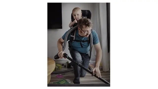 Ayah jaga anak (Sumber: Galeri Johanbavman)
