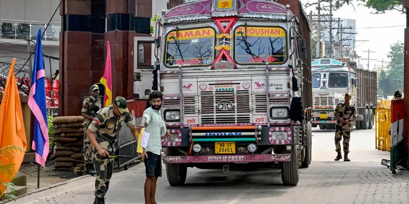 Personel Keamanan Jaga Ketat Perbatasan Bangladesh-India