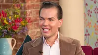 Seorang sosialita pria di Brazil, Rodrigo Alves menghabiskan koceknya hingga lebih Rp 5 miliar agar mirip boneka