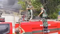 Kebakaran Melahap Pabrik Bohlam di Kota Tangerang