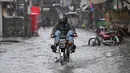 Sementara, Badan Meteorologi Nasional setempat juga telah mengeluarkan peringatan akan hujan lebat lebih lanjut di wilayah utara dan timur negara tersebut, dengan potensi banjir perkotaan, tanah longsor, dan kerusakan infrastruktur akibat angin kencang. (Aamir Qureshi/AFP)