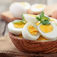 ilustrasi telur kupas/nelea33/Shutterstock